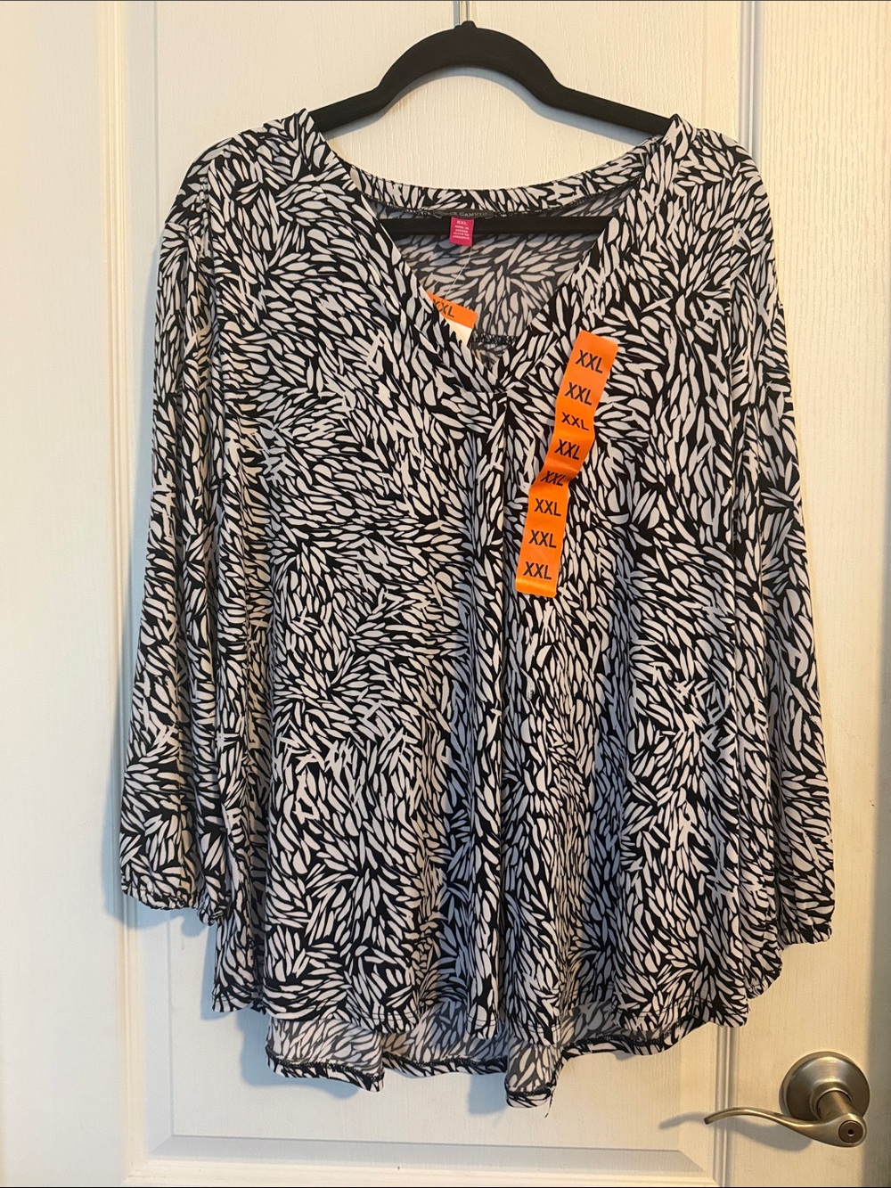 Vince Camuto Black and White Printed V-Neck Tunic